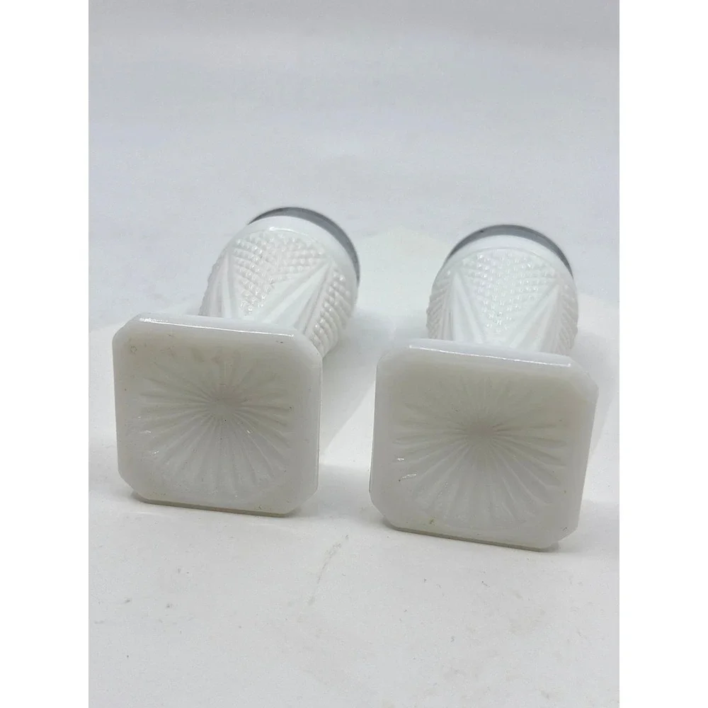 L E Smith Milk Glass EARLY AMERICAN Dart Diamond Salt Pepper Shakers